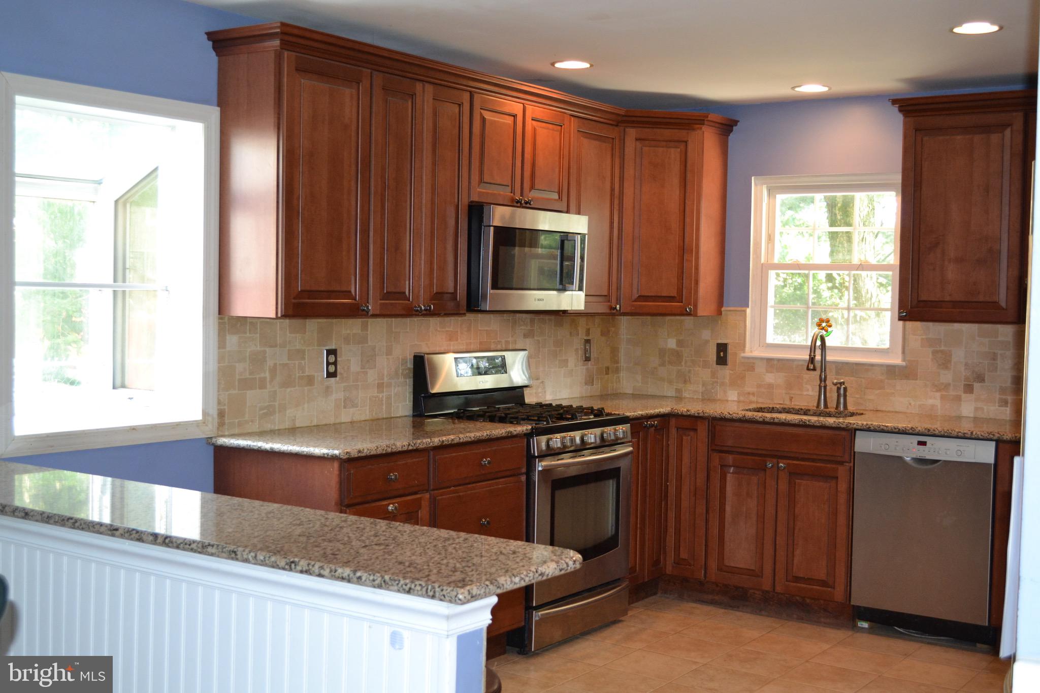 1236 Cushmore Road Southampton, PA 18966 - Photo 4 of 23 Granite, micro, GD, 5 burner gas stove, Bosch DW