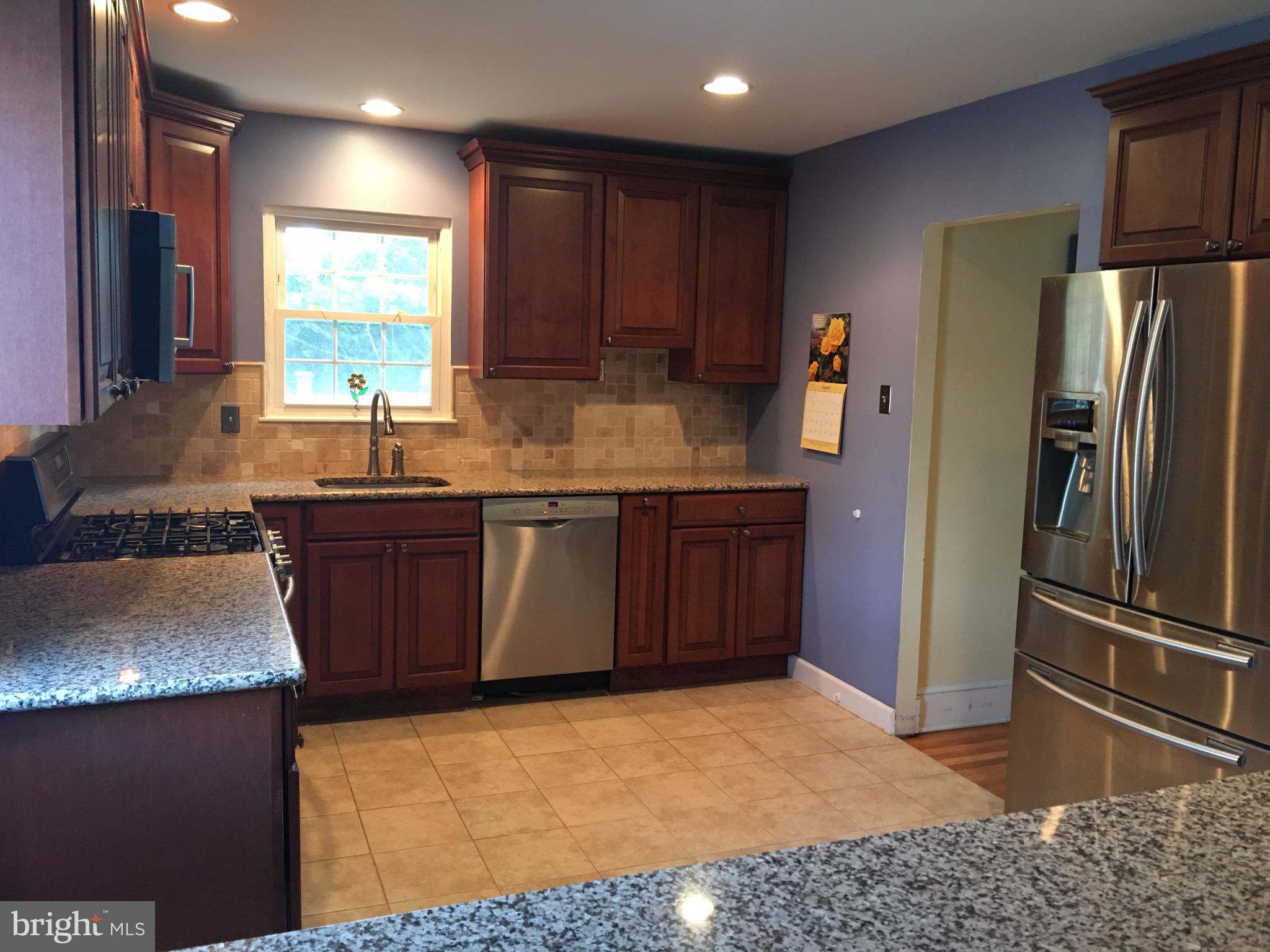 1236 Cushmore Road Southampton, PA 18966 - Photo 5 of 23 SS appl, recess'd lighting , tile flr & back sp