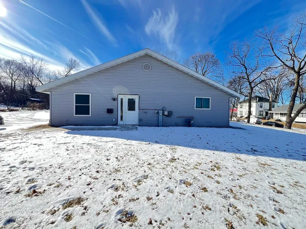 $99,000 | 227 East Washington Street, Freeport, IL 61032