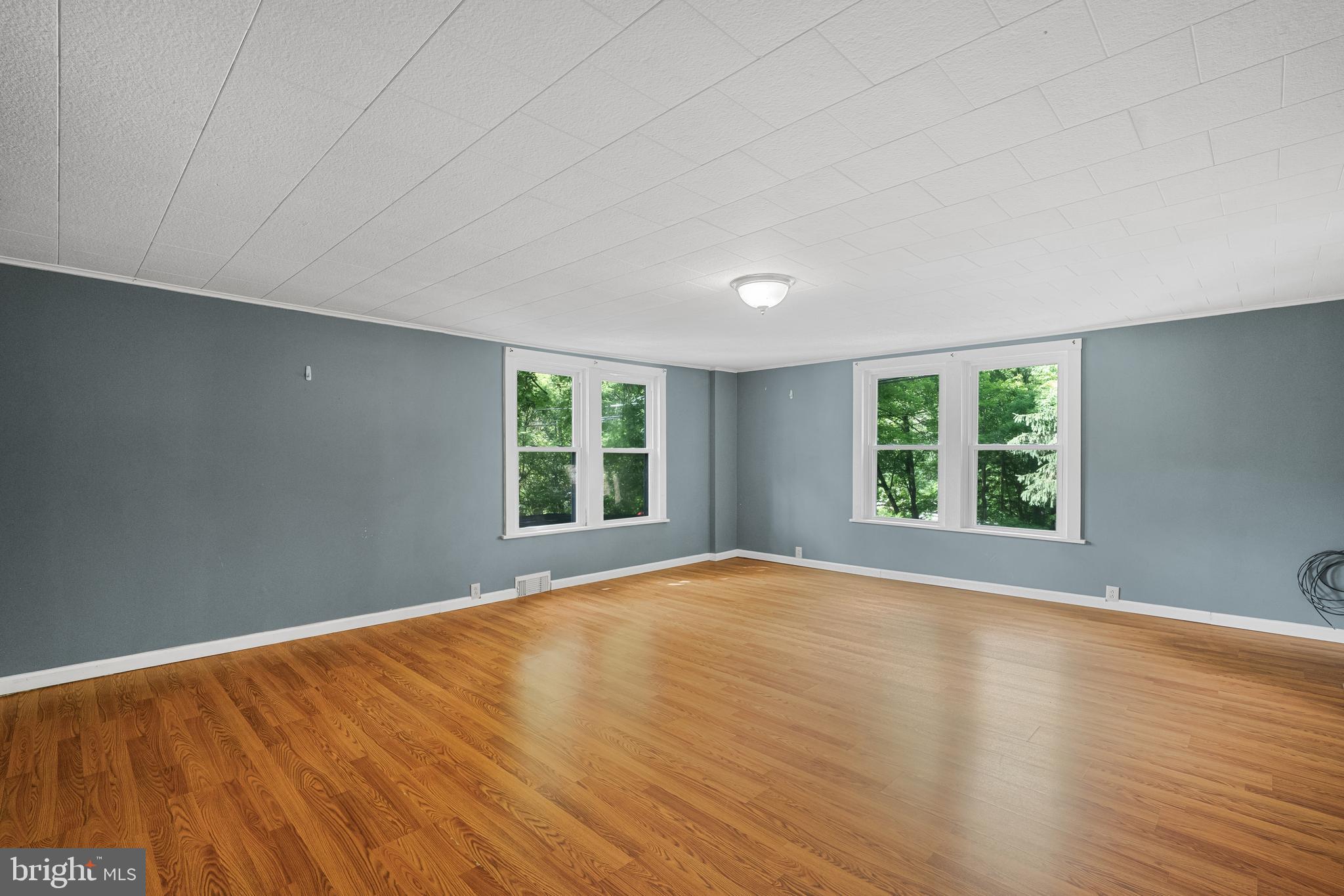 108 Poplar Road Fleetwood, PA 19522 - Photo 15 of 46 Living Room