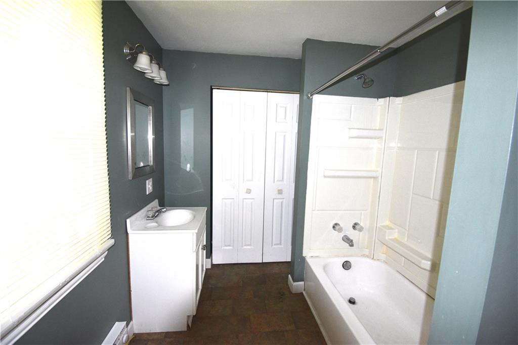 366 Reno Street Rochester, PA 15074 - Photo 4 of 16 Main floor bath