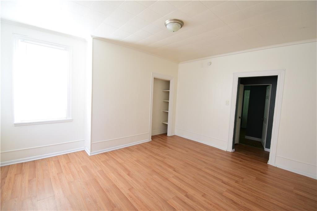 366 Reno Street Rochester, PA 15074 - Photo 5 of 16 Living room/dining area