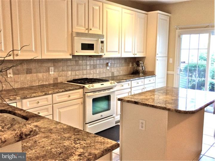 44 Windsor Pond Road Princeton Junction, NJ 08550 - Photo 6 of 23 Gallery Image 6