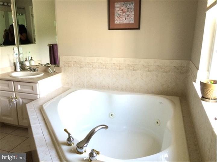44 Windsor Pond Road Princeton Junction, NJ 08550 - Photo 8 of 23 Gallery Image 8