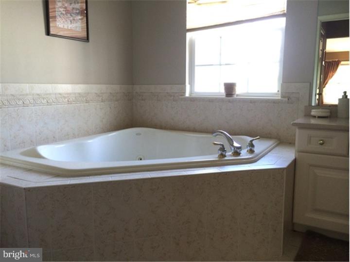 44 Windsor Pond Road Princeton Junction, NJ 08550 - Photo 10 of 23 Gallery Image 10