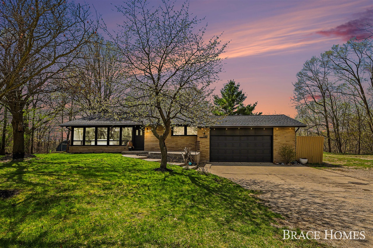 249 Thurman Street Belding, MI 48809 - Photo 5 of 46