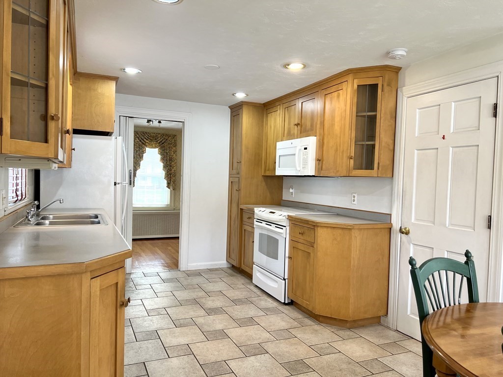 29 Chippewa Road Worcester, MA 01602 - Photo 8 of 24 Gallery Image 8