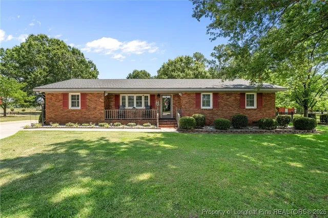 a view of a house with a backyard