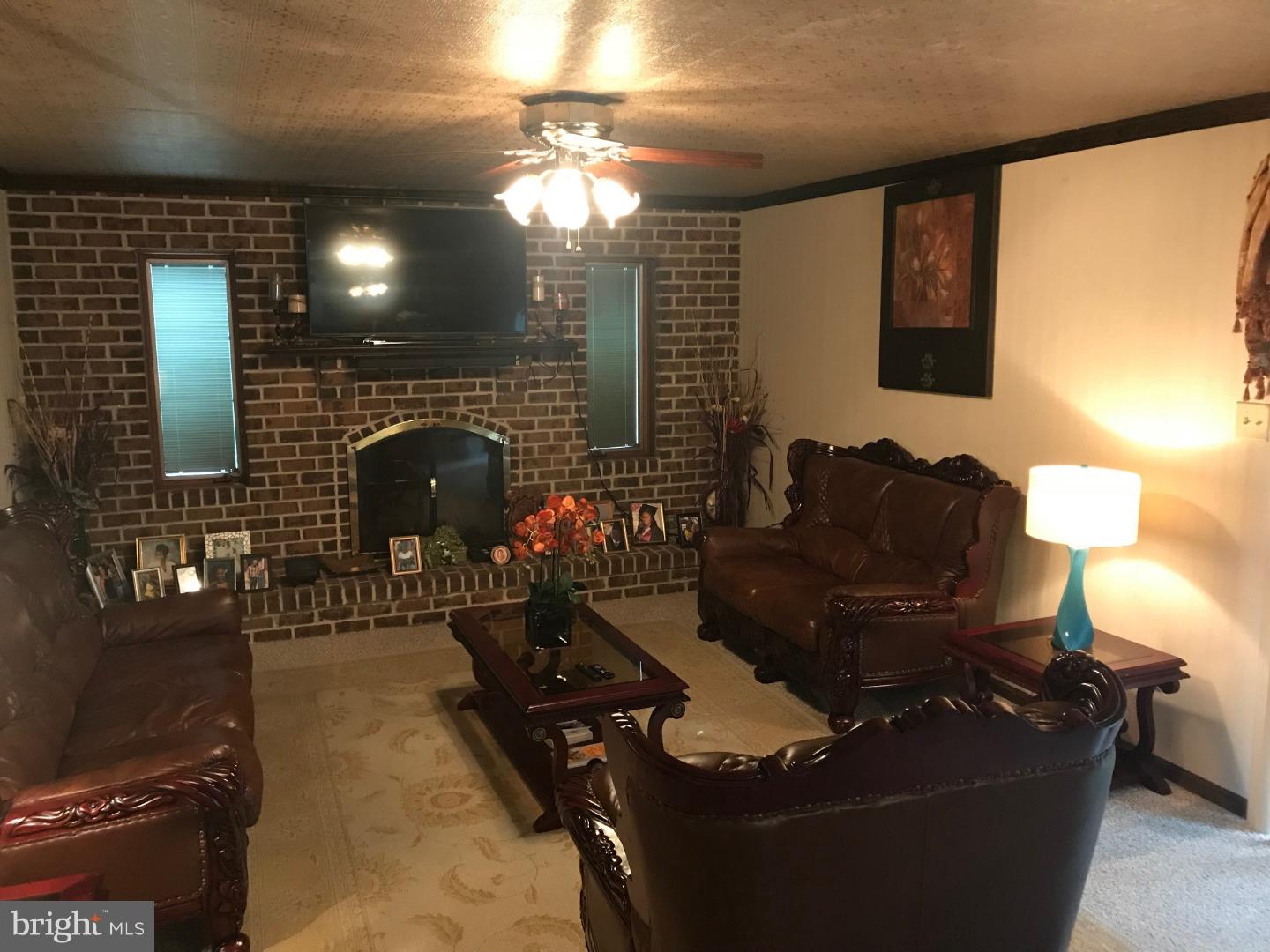 750 Bridgeview Road Langhorne, PA 19053 - Photo 3 of 25 Living Room