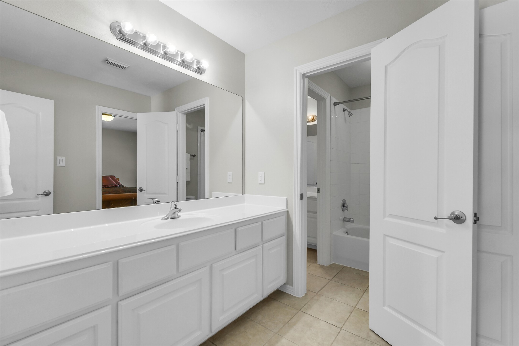 14906 Windsor Manor Houston, TX 77069 - Photo 25 of 34 Guest bath ~