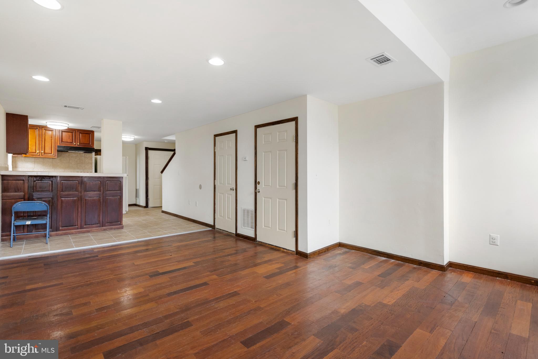 2400 Druid Hill Avenue Baltimore, MD 21217 - Photo 27 of 27 an empty room with wooden floor and fireplace