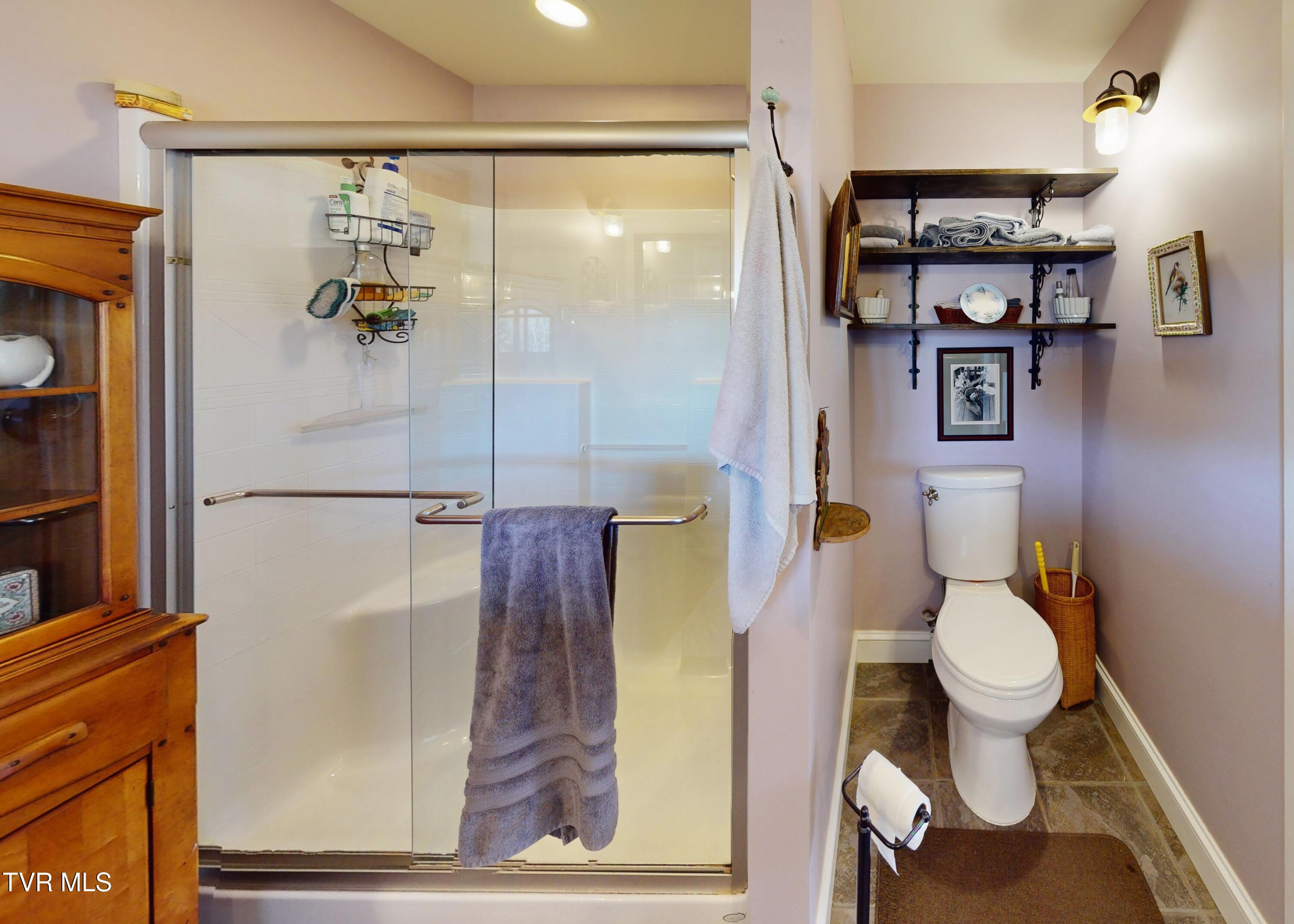 7545 Cedar Creek Road, Unit 5 Greeneville, TN 37743 - Photo 43 of 83 Primary Bath