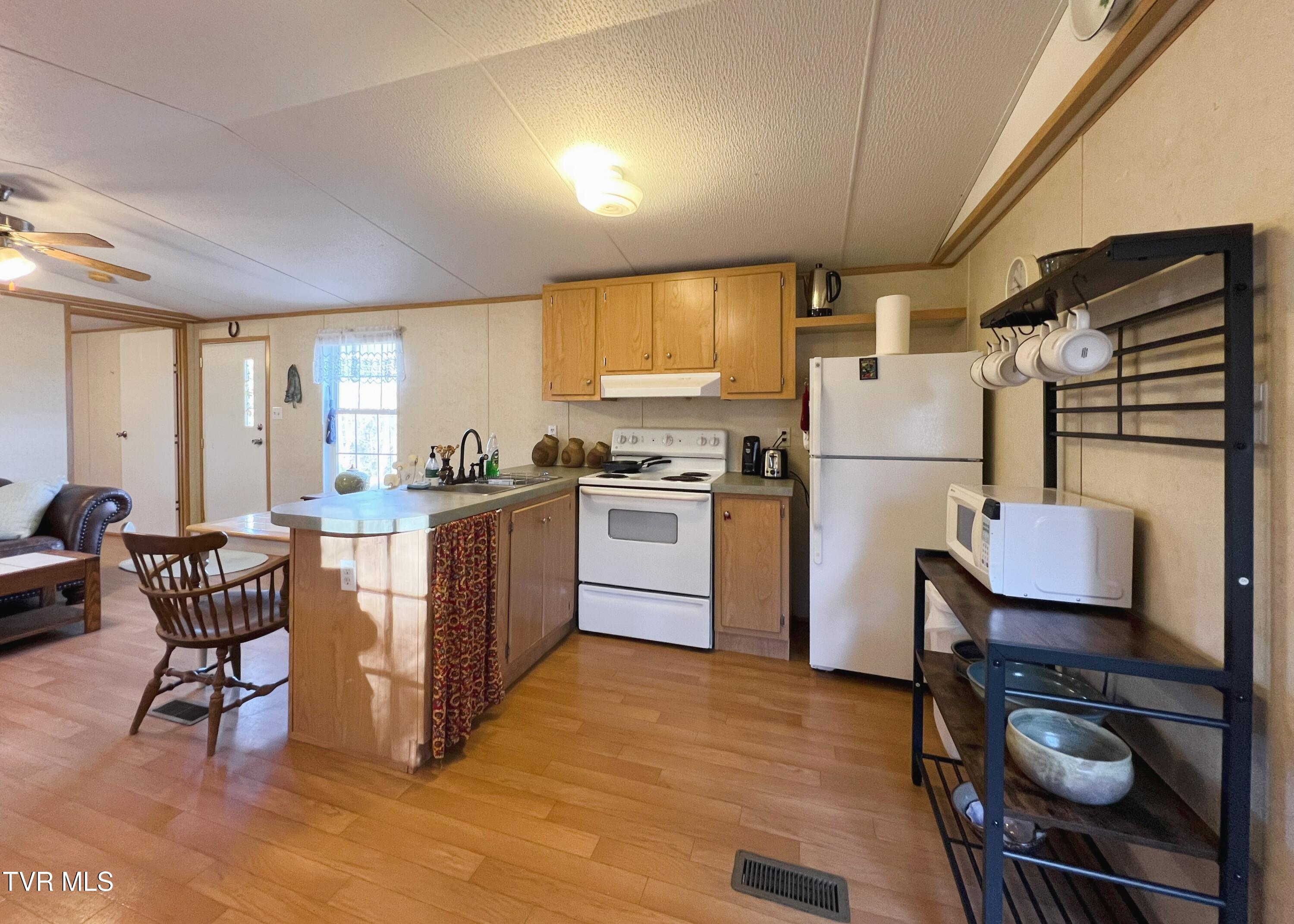 7545 Cedar Creek Road, Unit 5 Greeneville, TN 37743 - Photo 69 of 83 MH Kitchen
