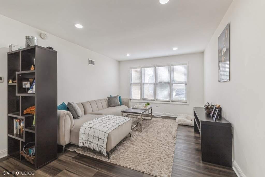 1119 Harding Avenue Calumet City, IL 60409 - Photo 2 of 11 a living room with furniture and a window