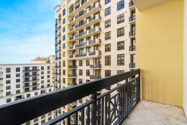walk in closet with rug and shower