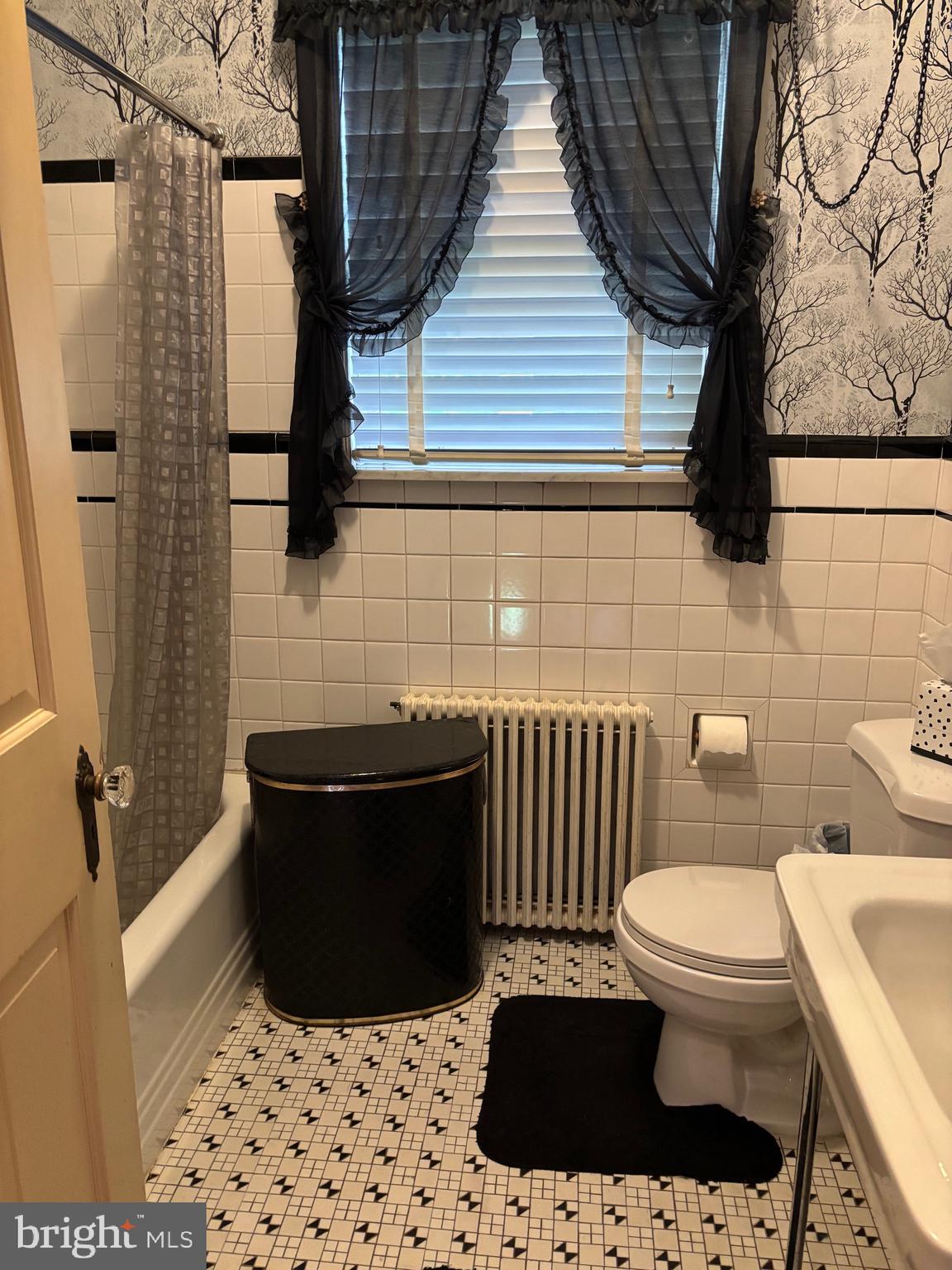 2 Hoover Road Lancaster, PA 17603 - Photo 15 of 22 upstairs bath