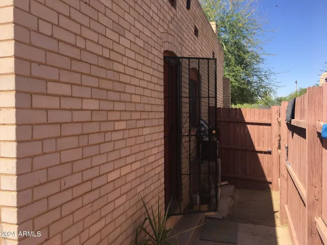$1,250 | 2201 North Edgemere Street, Phoenix, AZ 85006