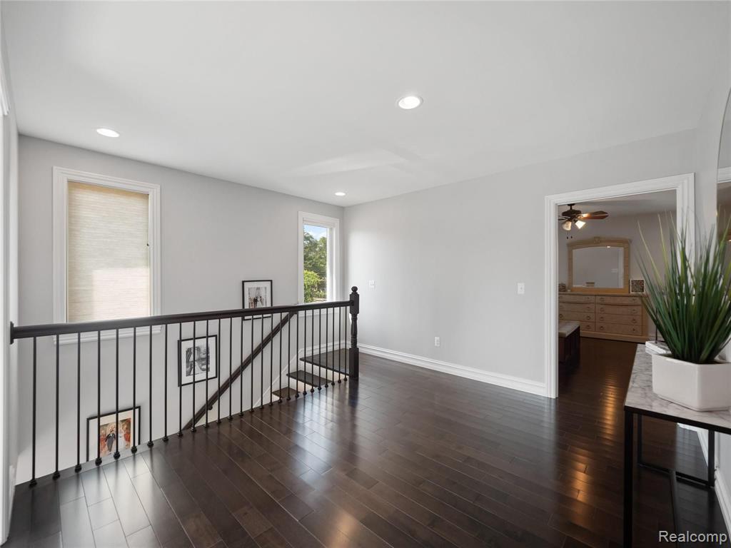 2446 Eastern Avenue Rochester Hills, MI 48307 - Photo 22 of 48