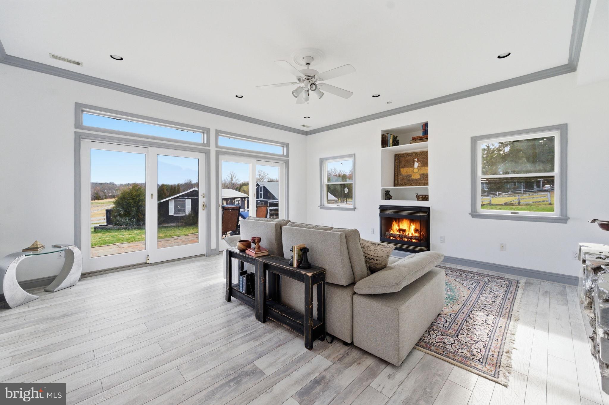 11641 Glen Road Potomac, MD 20854 - Photo 2 of 40 Living Room