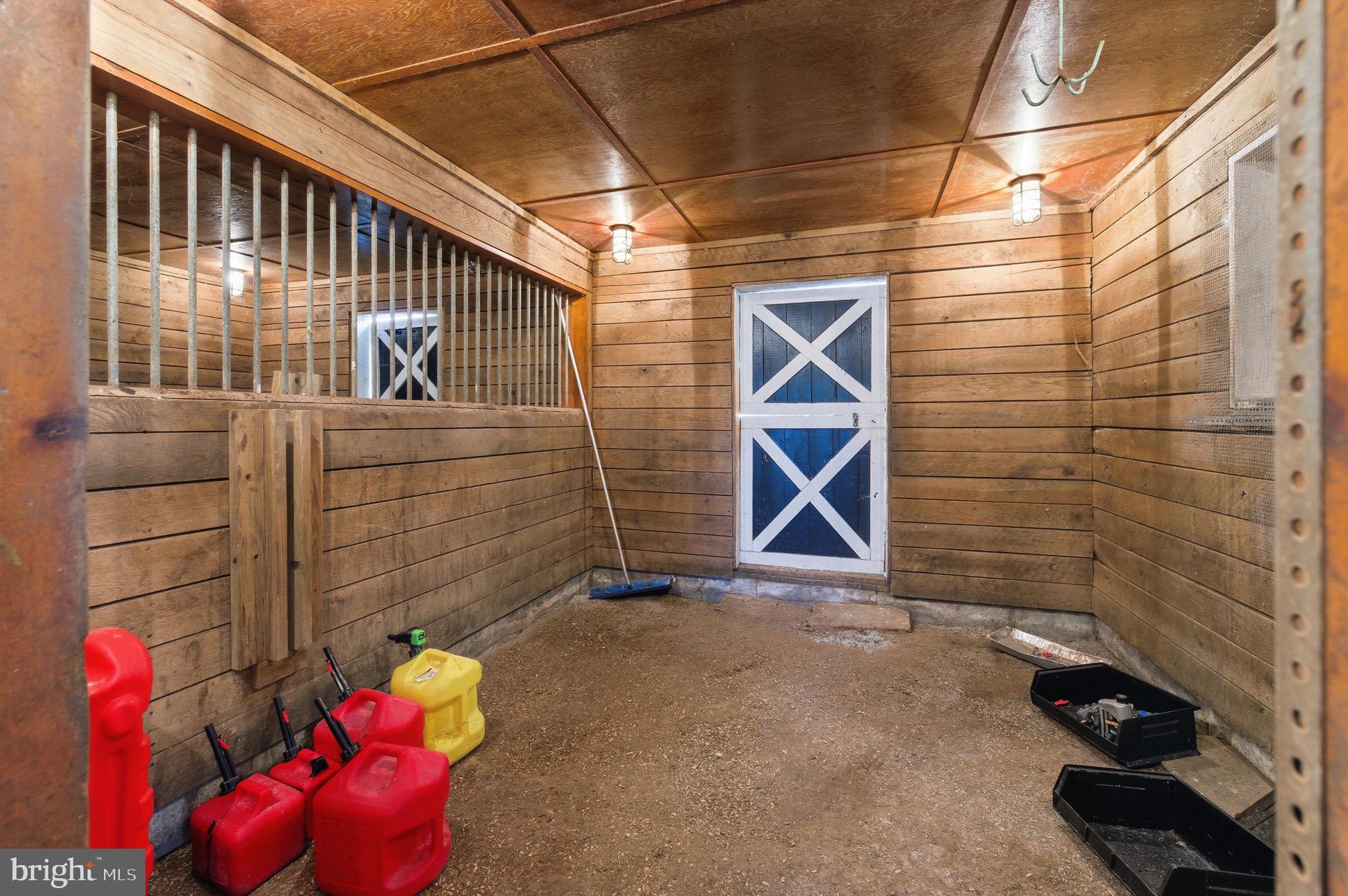 11641 Glen Road Potomac, MD 20854 - Photo 34 of 40 Barn