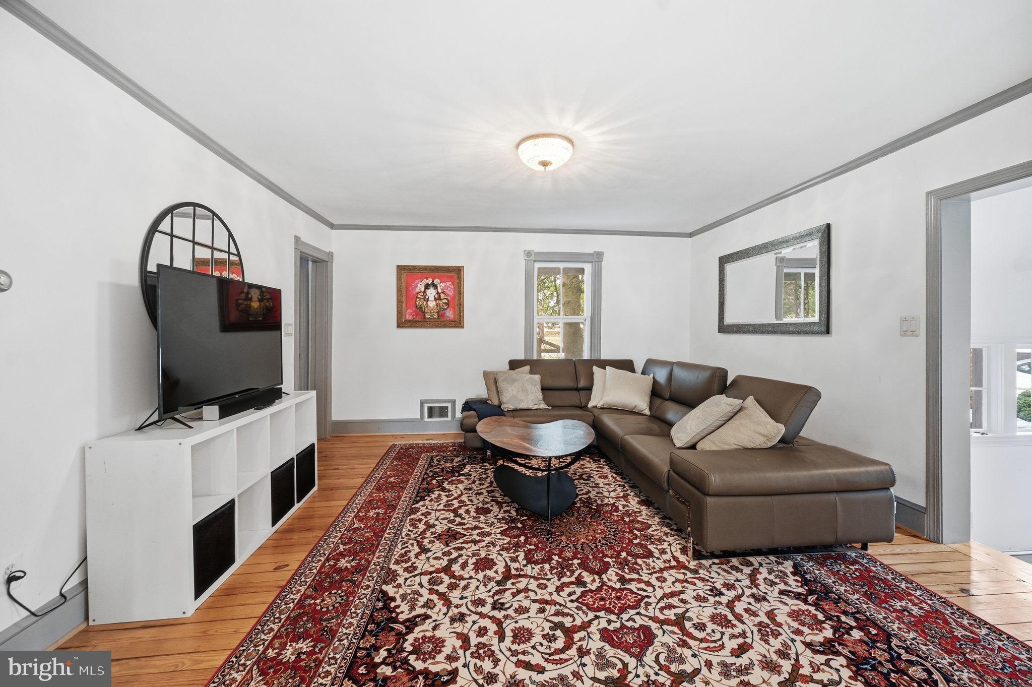 11641 Glen Road Potomac, MD 20854 - Photo 8 of 40 Family Room