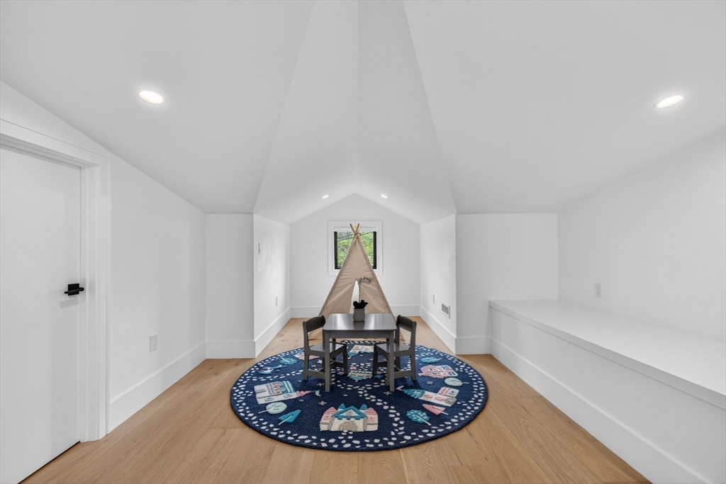 71 Cloverdale Road Newton, MA 02461 - Photo 19 of 27