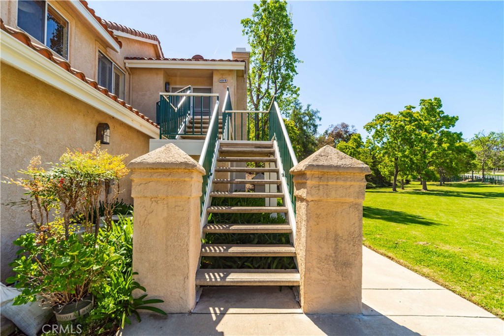 498 Shelburne Lane, Unit B Simi Valley, CA 93065 - Photo 3 of 47 a front view of a house with a yard