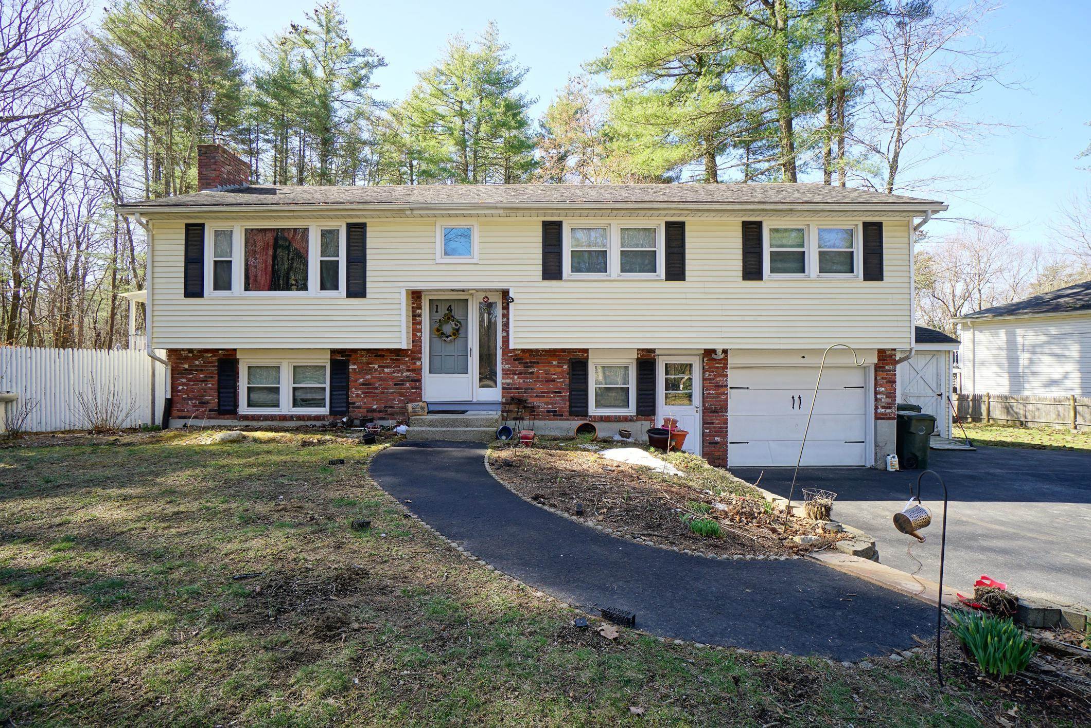 143 Litchfield Road Londonderry, NH 03053 - Photo 2 of 31