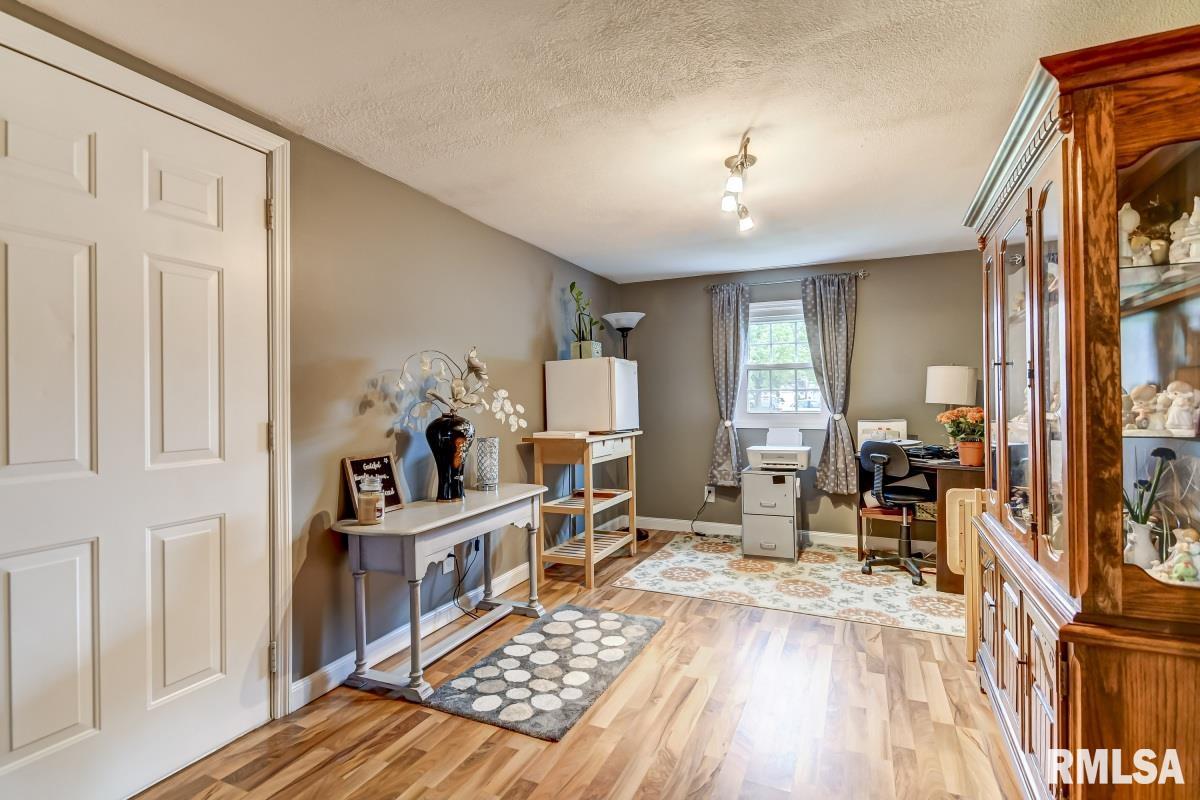 3000 Rivendel Drive Springfield, IL 62707 - Photo 8 of 23