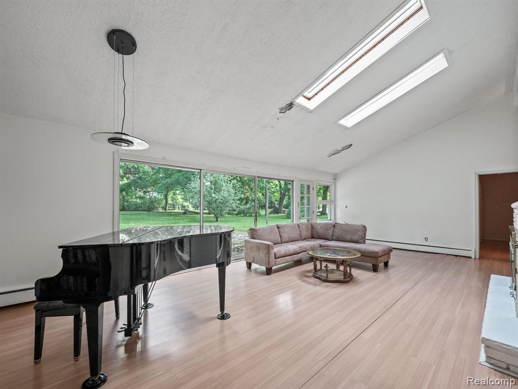 4550 West Maple Road Bloomfield Hills, MI 48301 - Photo 6 of 24