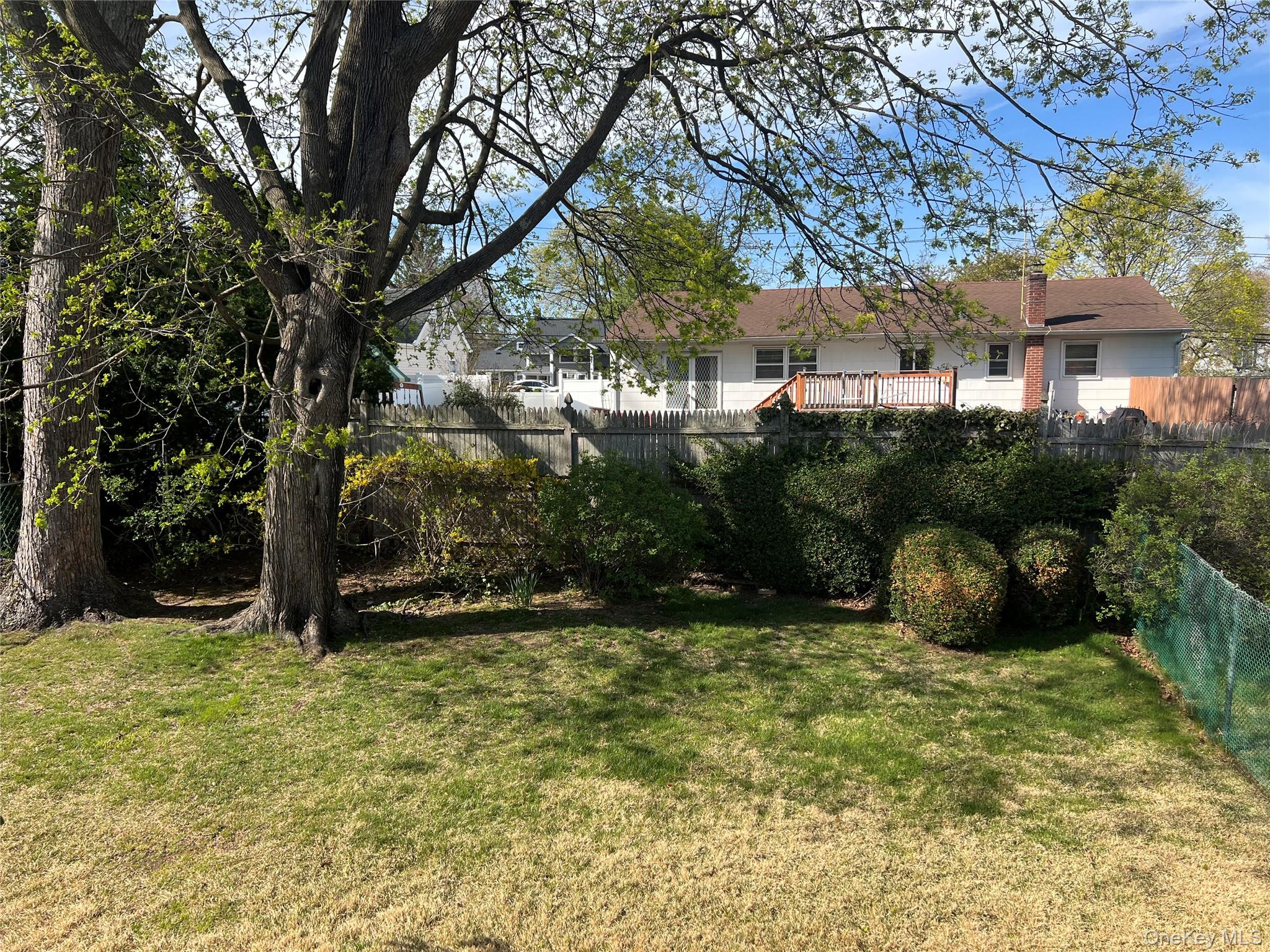 65 Thoreau Road North Babylon, NY 11703 - Photo 17 of 20