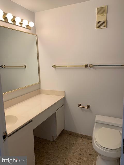 250 President Street, Unit 603 Baltimore, MD 21202 - Photo 12 of 40 a bathroom with a sink a toilet and a mirror