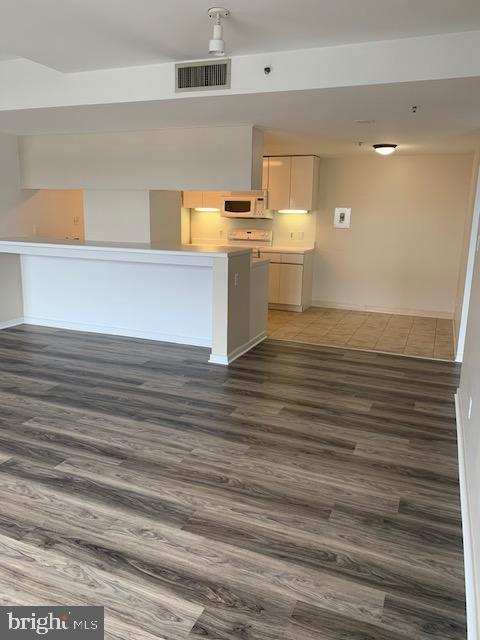 250 President Street, Unit 603 Baltimore, MD 21202 - Photo 3 of 40 a kitchen with stainless steel appliances granite countertop a sink and a stove