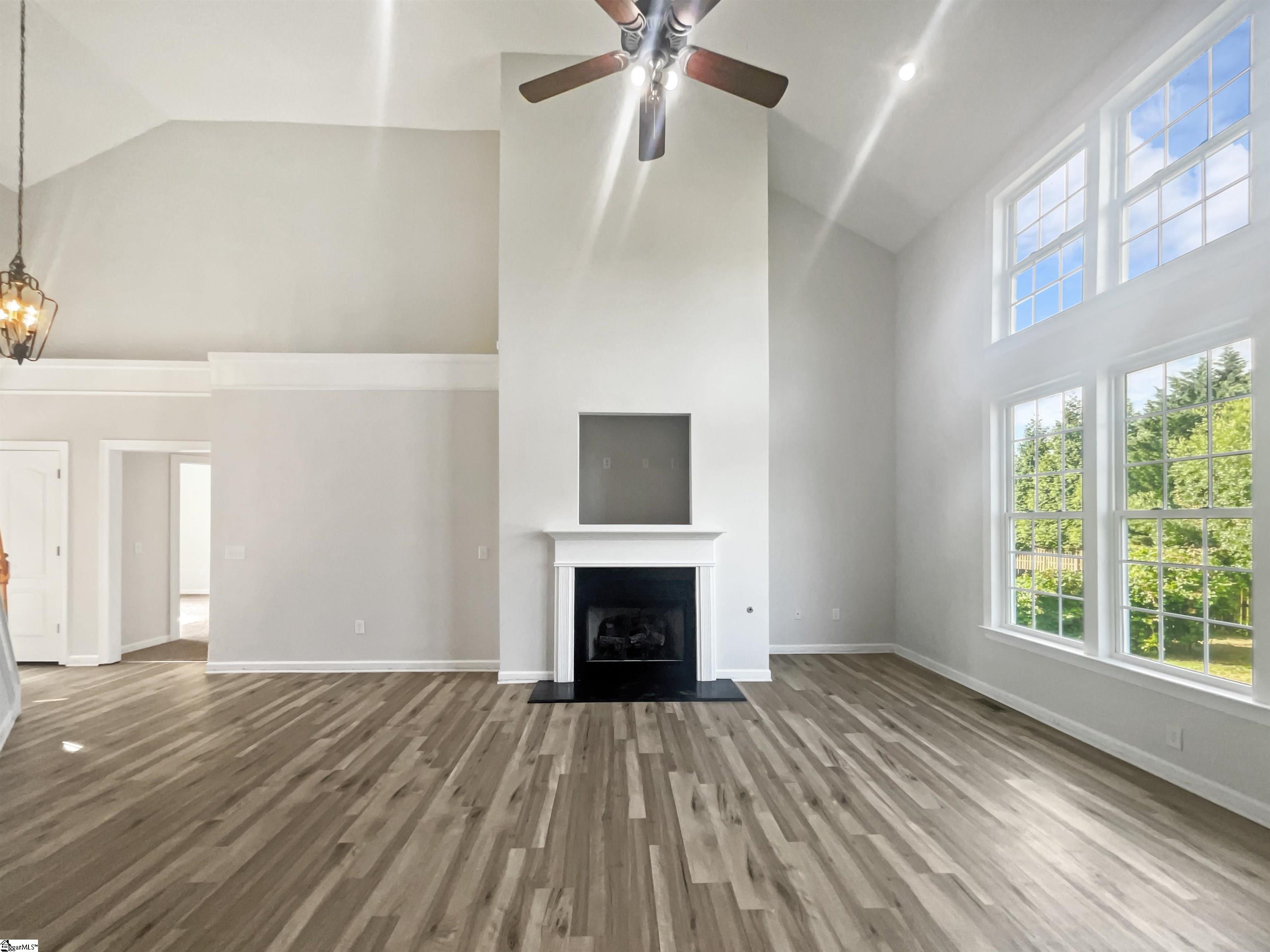 323 Park Ridge Circle Greer, SC 29651 - Photo 3 of 27 Gallery Image 3