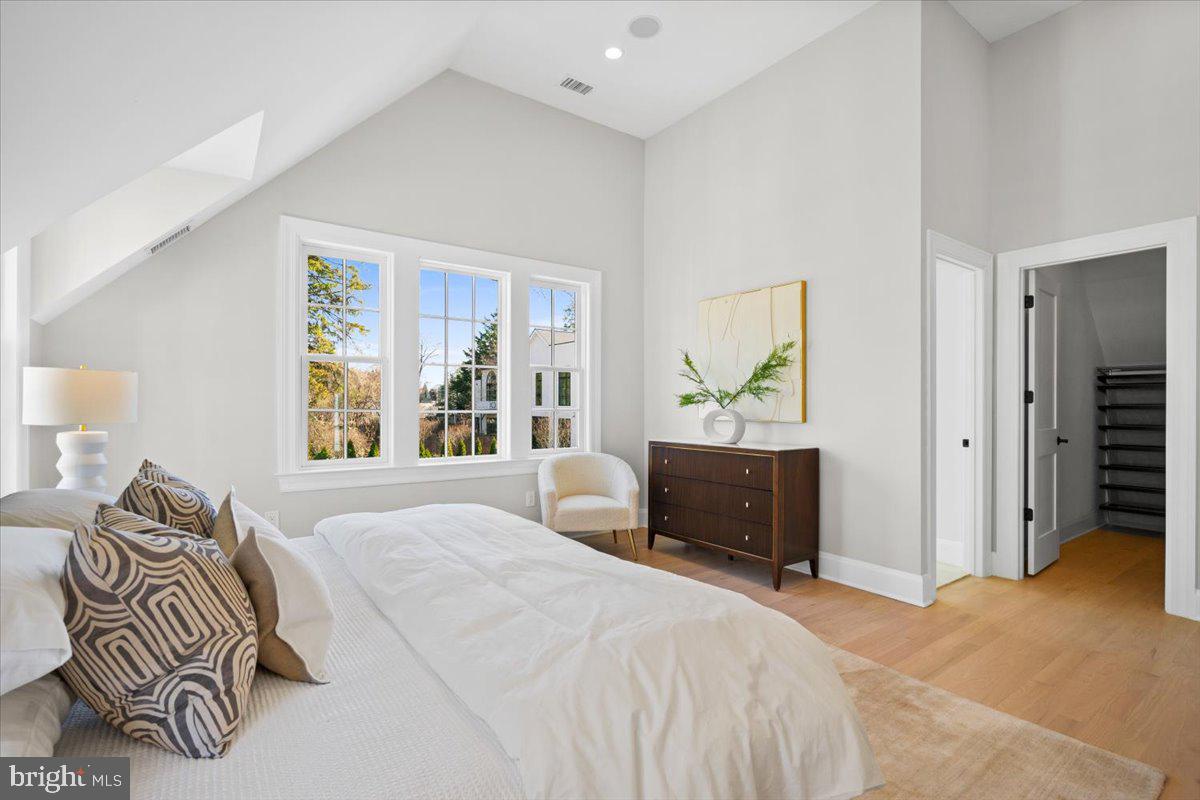 3213 Foxhall Road Northwest Washington, DC 20016 - Photo 19 of 35