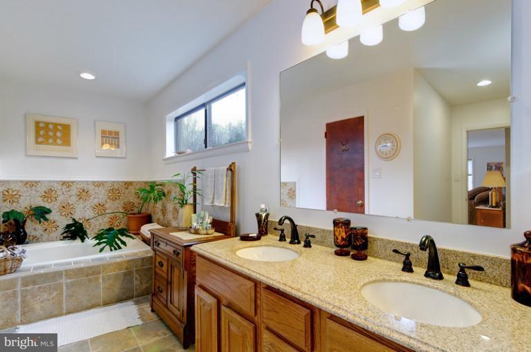 2400 Sugarberry Court Reston, VA 20191 - Photo 16 of 26 Bath (Master)