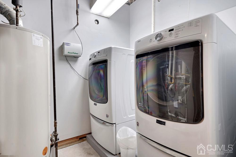 46 Brookside Road Edison, NJ 08817 - Photo 34 of 38 a utility room with dryer and washer