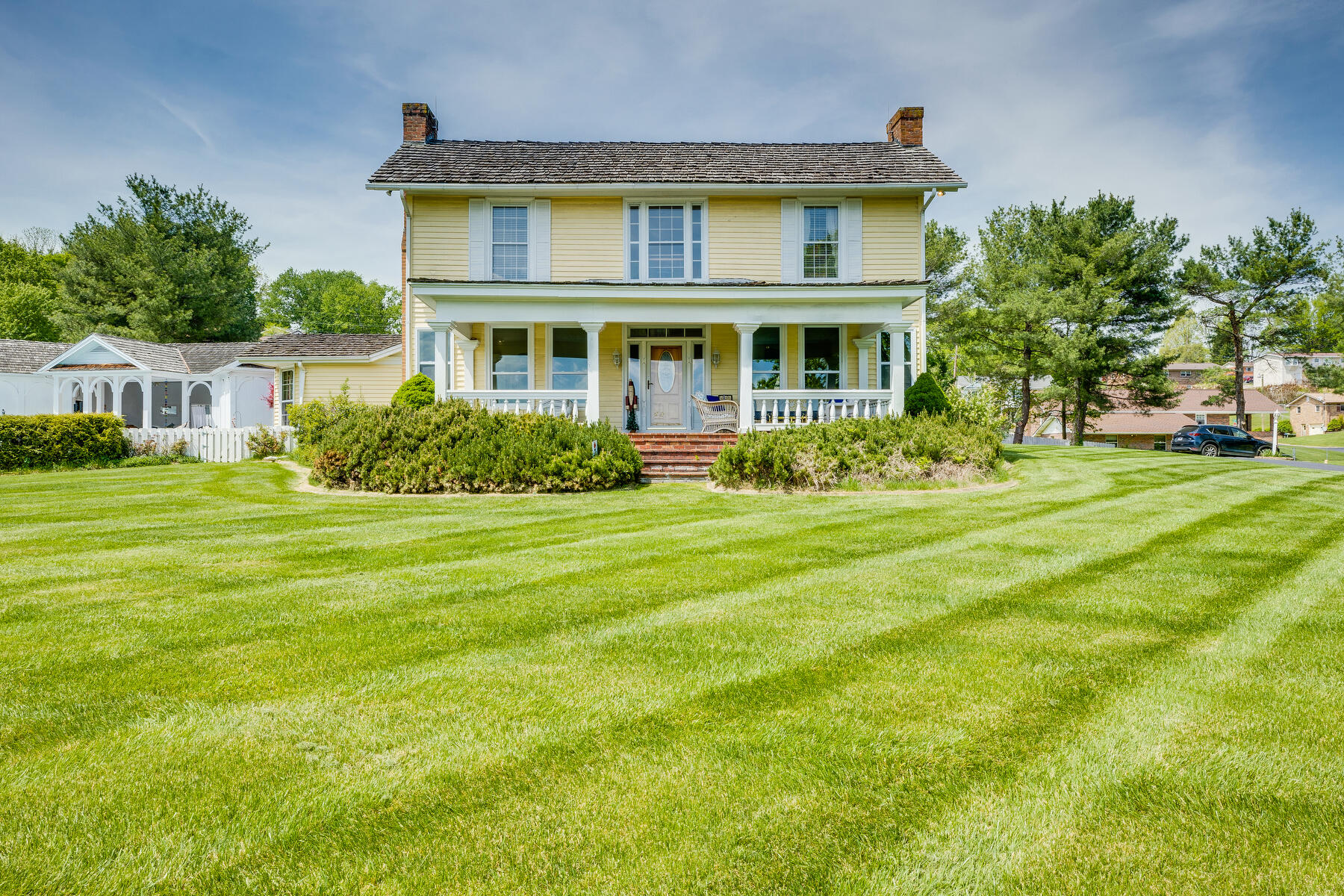 707 East Mountain View Road Johnson City, TN 37601 - Photo 1 of 102 001
