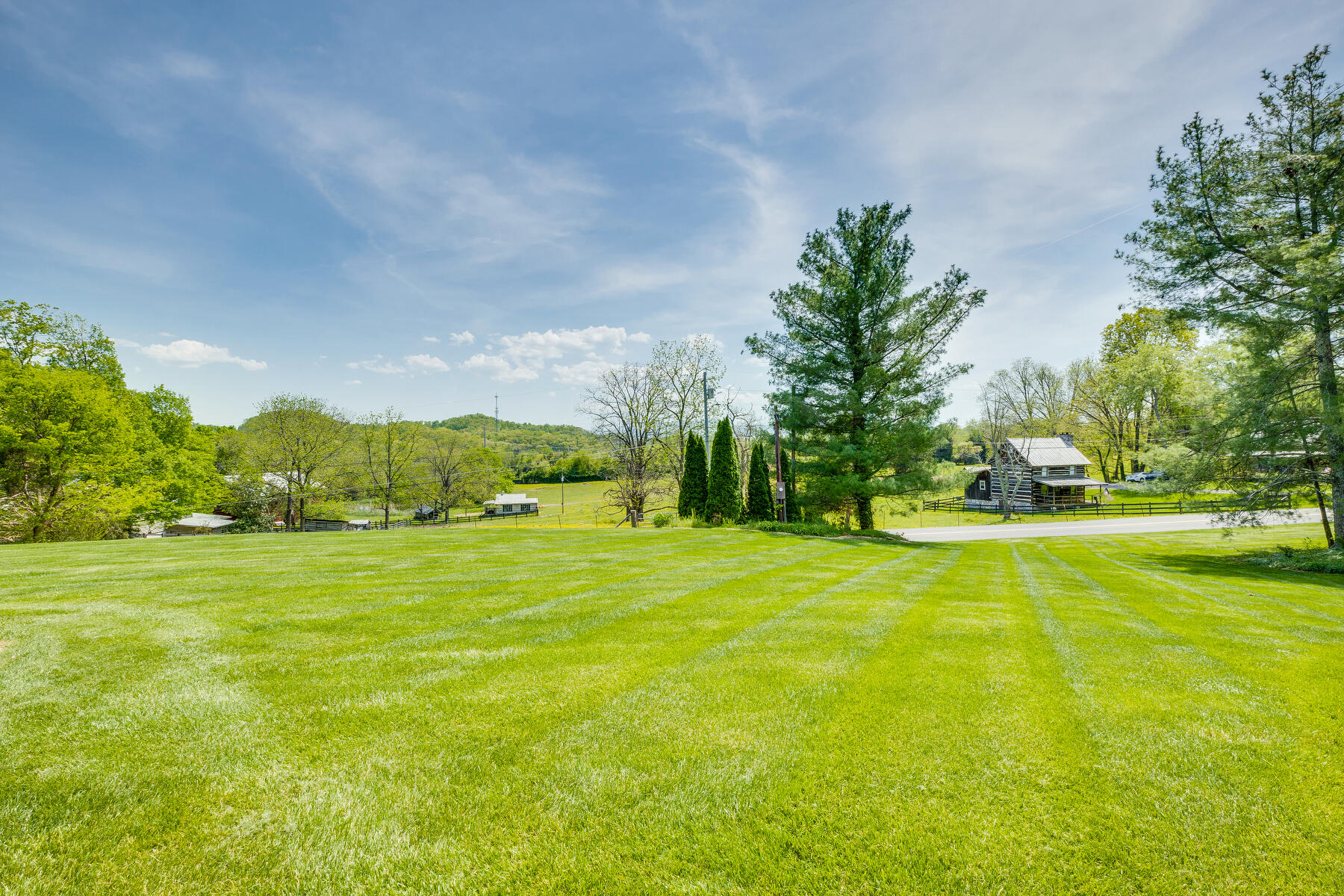 707 East Mountain View Road Johnson City, TN 37601 - Photo 8 of 102 008