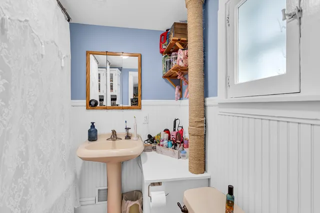 $189,900 | 310 West Barnes Avenue, Lansing, MI 48910