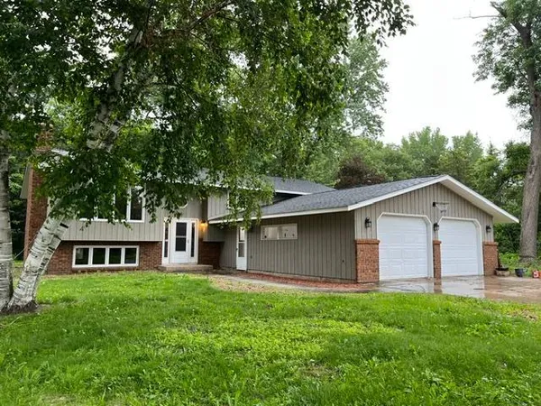 $575,000 | 11914 165th Avenue Southeast, Becker, MN 55308
