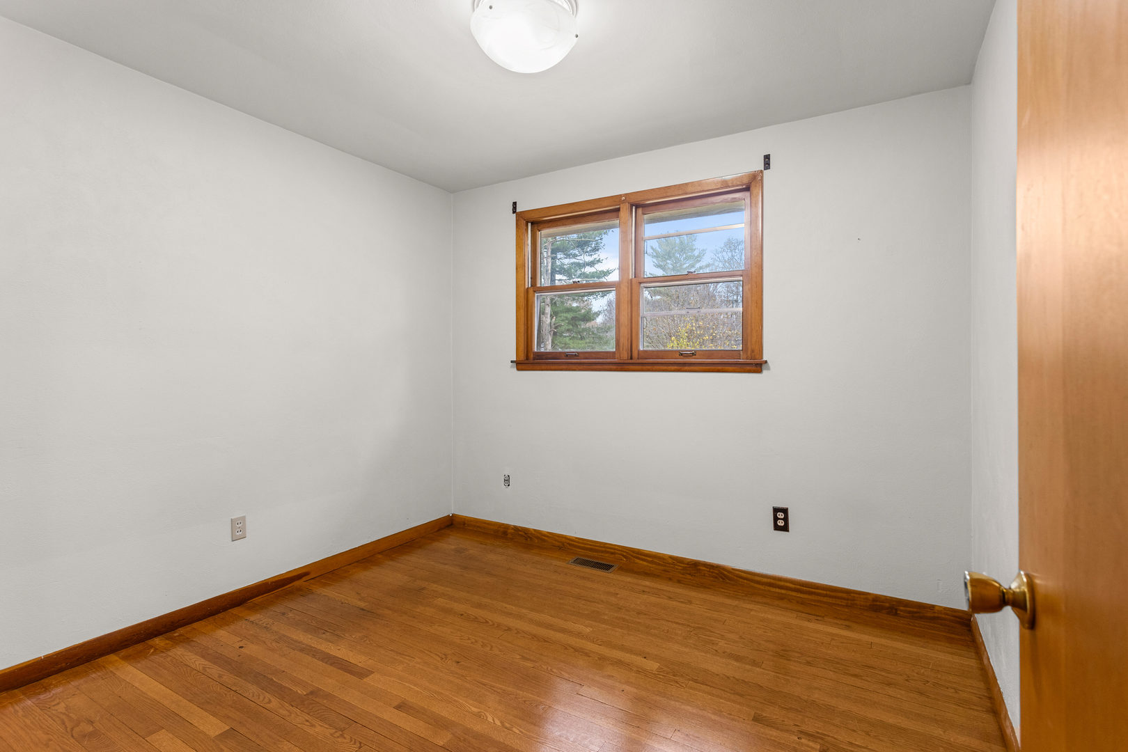 904 West Kirby Avenue Champaign, IL 61821 - Photo 25 of 46 an empty room with a window