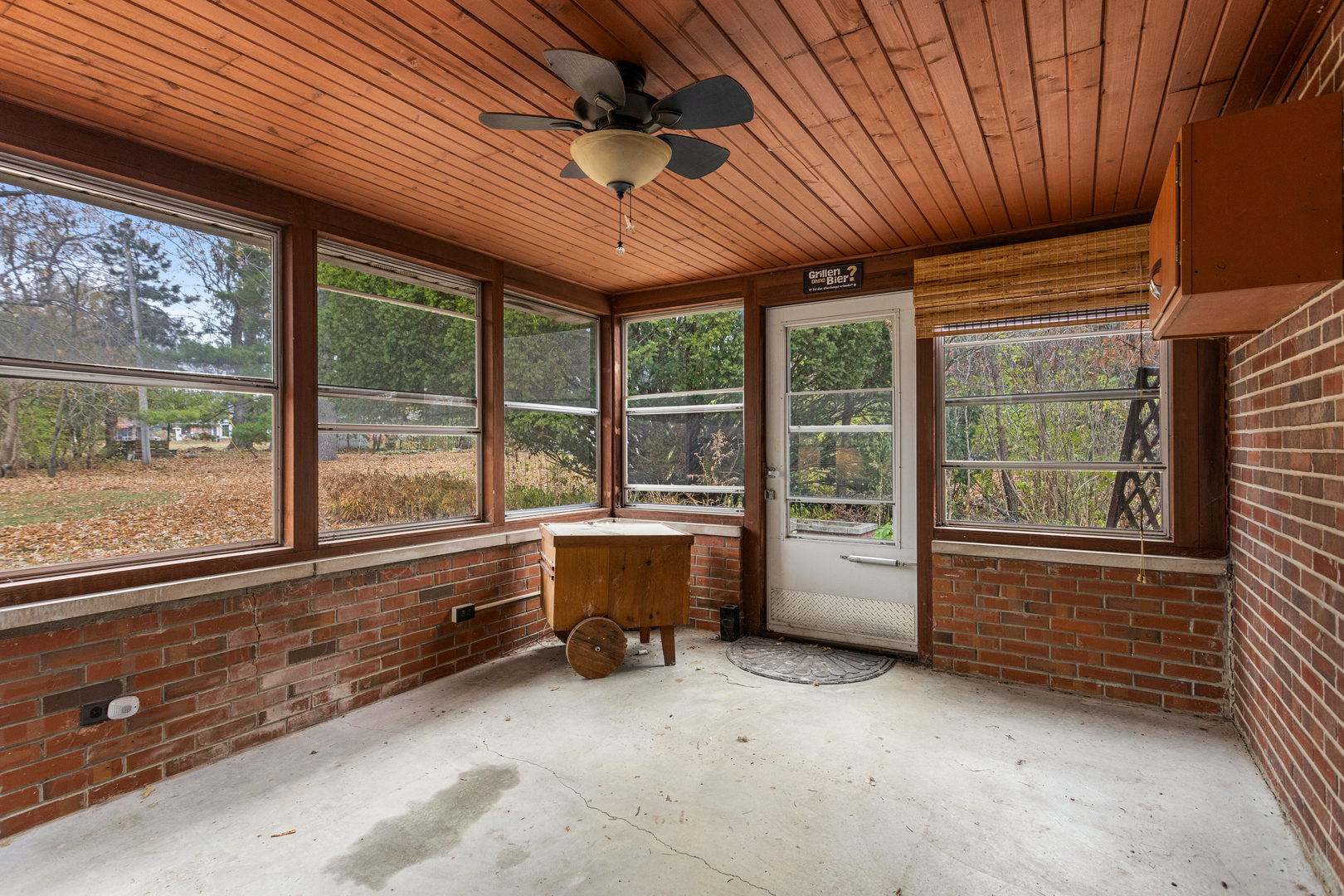 904 West Kirby Avenue Champaign, IL 61821 - Photo 28 of 46 a room with window
