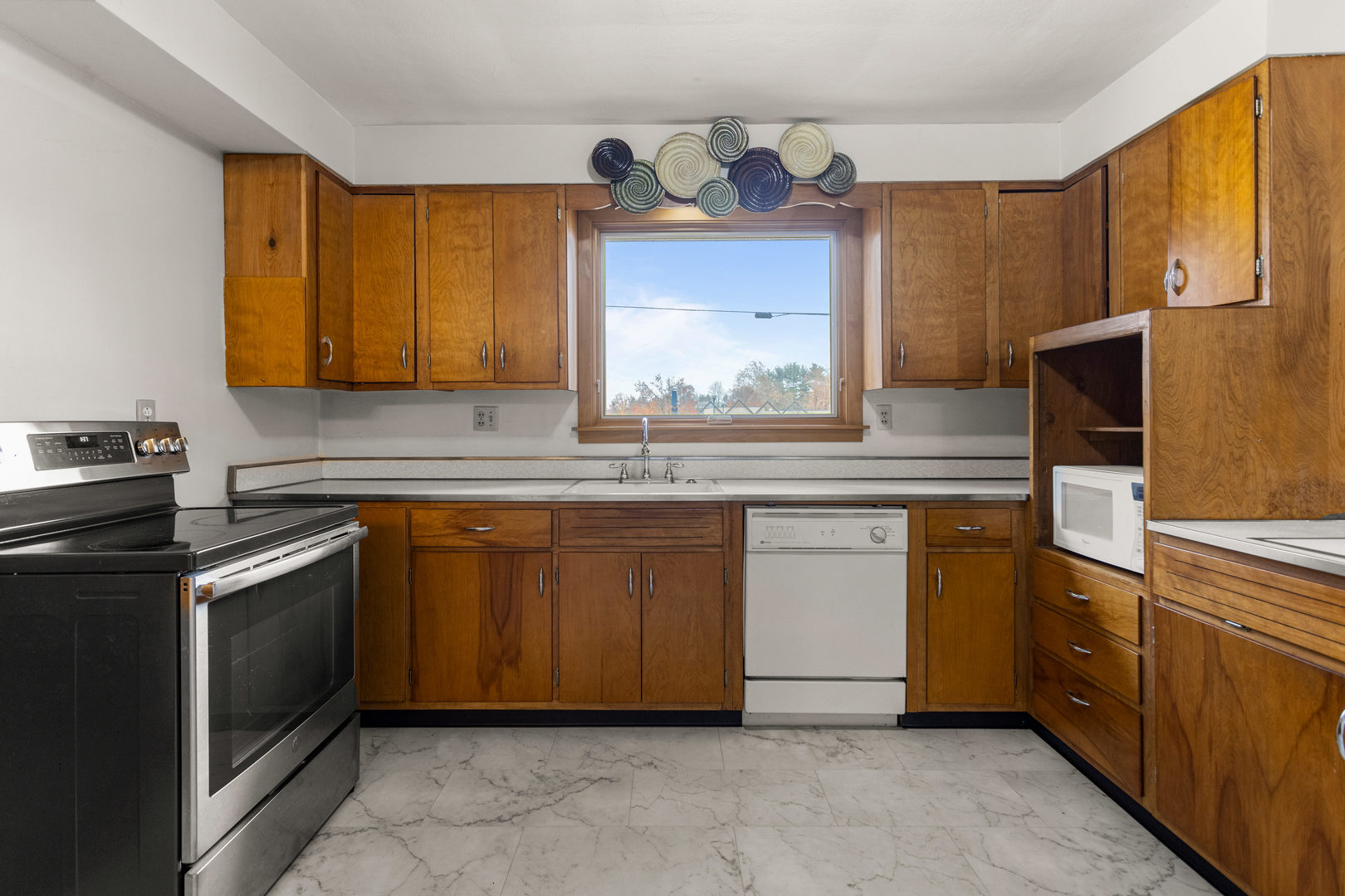 904 West Kirby Avenue Champaign, IL 61821 - Photo 10 of 46 a kitchen with stainless steel appliances granite countertop a sink and a stove