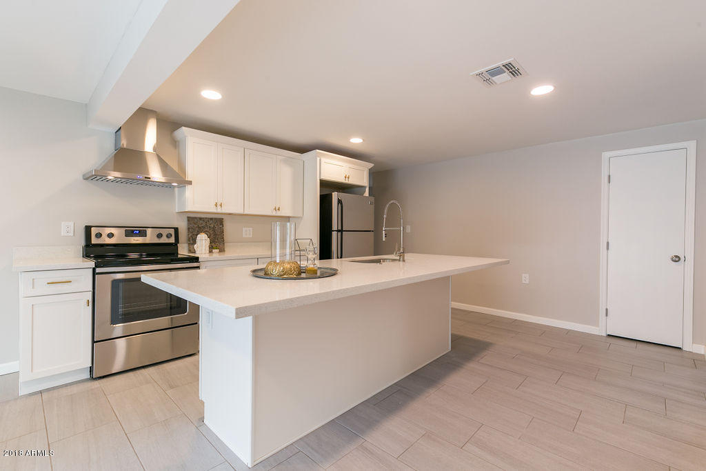 4056 East Hearn Road Phoenix, AZ 85032 - Photo 8 of 22 Kitchen
