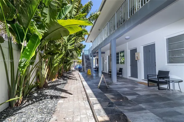 $1,900 | 8430 Harding Avenue, Unit 3, Miami Beach, FL 33141