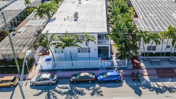 $1,900 | 8430 Harding Avenue, Unit 3, Miami Beach, FL 33141