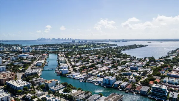 $1,900 | 8430 Harding Avenue, Unit 3, Miami Beach, FL 33141