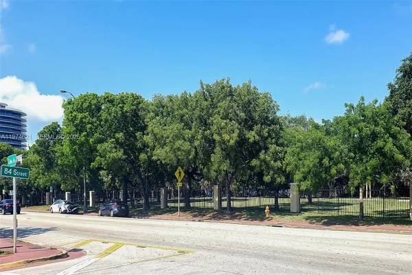 $1,900 | 8430 Harding Avenue, Unit 3, Miami Beach, FL 33141