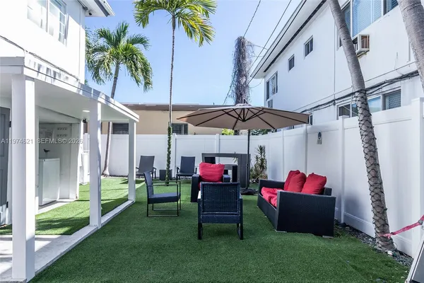 $1,900 | 8430 Harding Avenue, Unit 3, Miami Beach, FL 33141